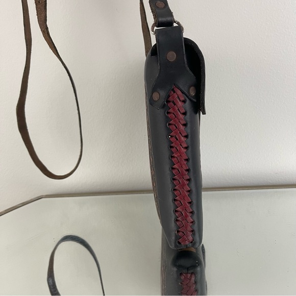 Vintage Hard Shell Tooled Leather Black Tan Red Aztec Graphic Crossbody Bag - Picture 5 of 11